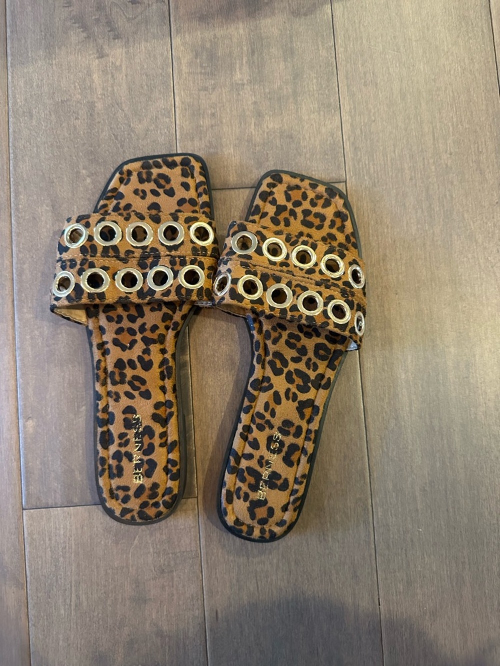 Fashion Nova Leopard & Grommet Sandals (size 8)